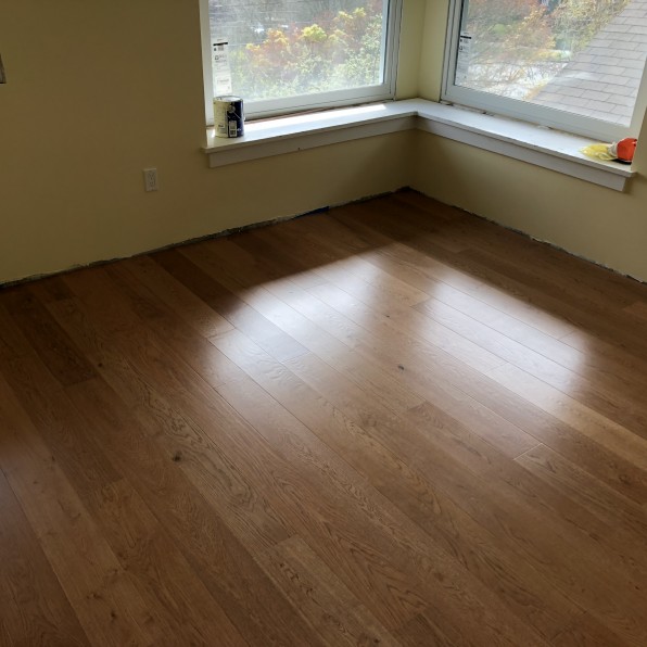 Flooring: Tiles/Hardwood- image 1